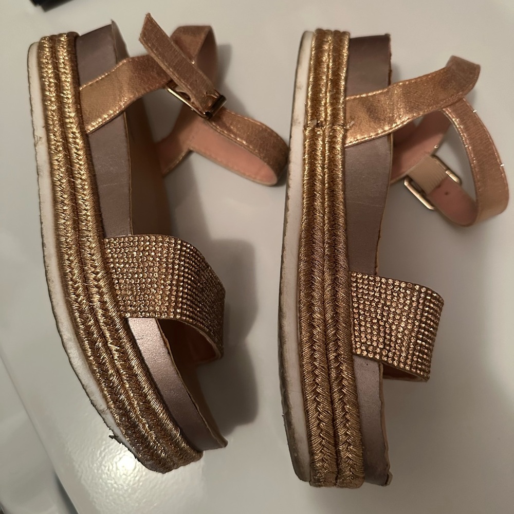 Forever Link Gold Wedges - Picture 7 of 7